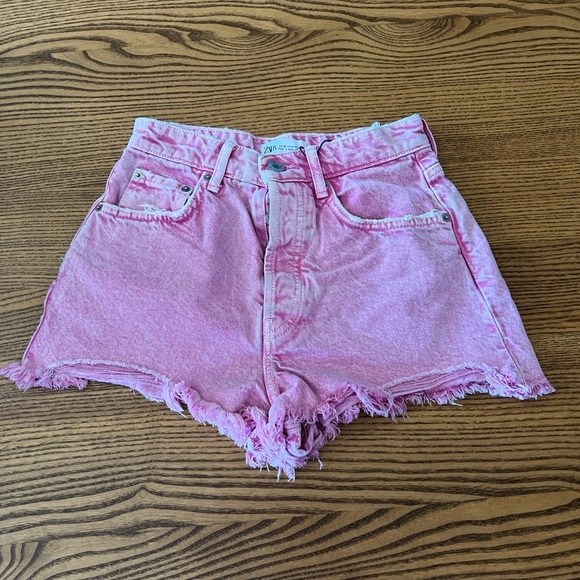 Zara Button Fly Pink Jean Shorts with Frayed Hem 4 - Picture 4 of 8